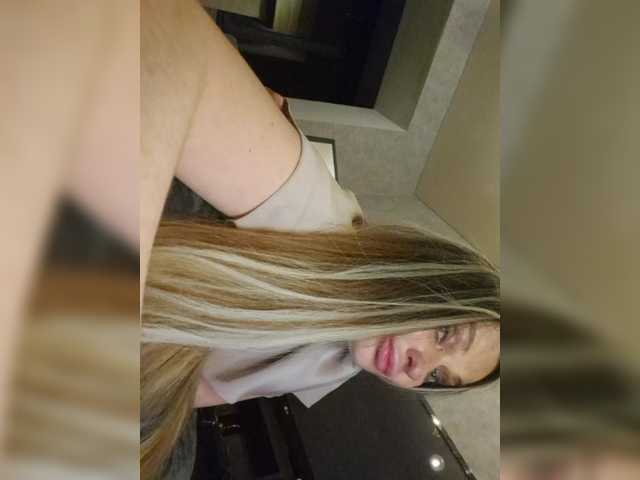 Kimylika's BongaCams show and profile