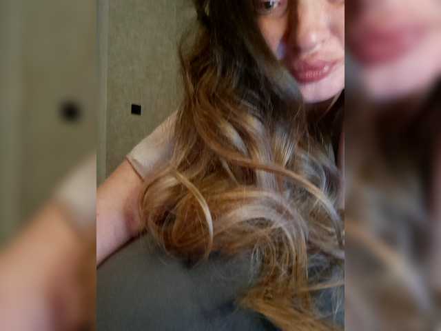 Kimylika's BongaCams show and profile