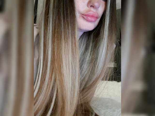 Kimylika's BongaCams show and profile