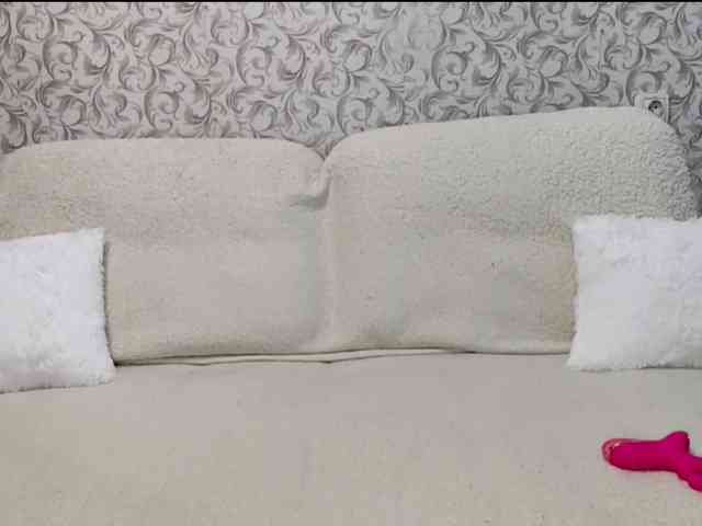 CreolaLaughman webcam