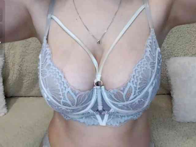 CreolaLaughman webcam