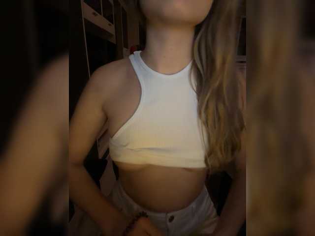 -DarinaXXX-'s BongaCams show and profile