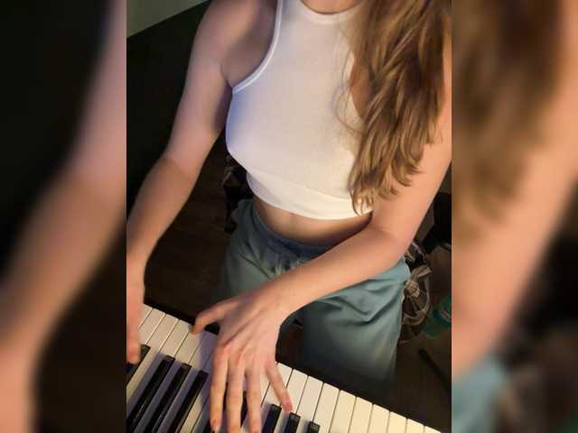 -DarinaXXX-'s BongaCams show and profile