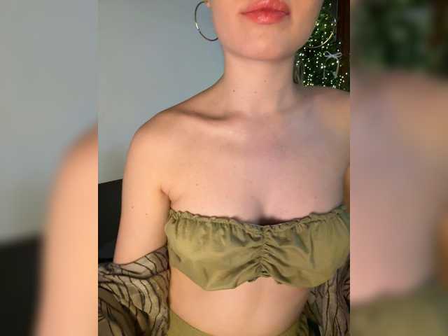 -DarinaXXX-'s BongaCams show and profile