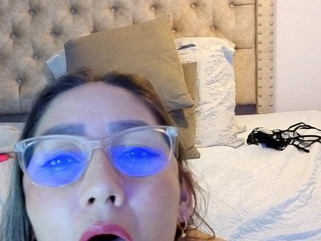 AmbarLorem's BongaCams show and profile