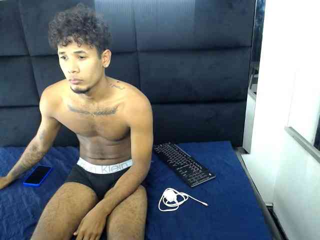 HilaryandStraigh... Live Webcam on BongaCams