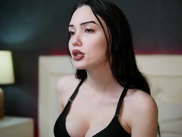 JosieLili's BongaCams show and profile