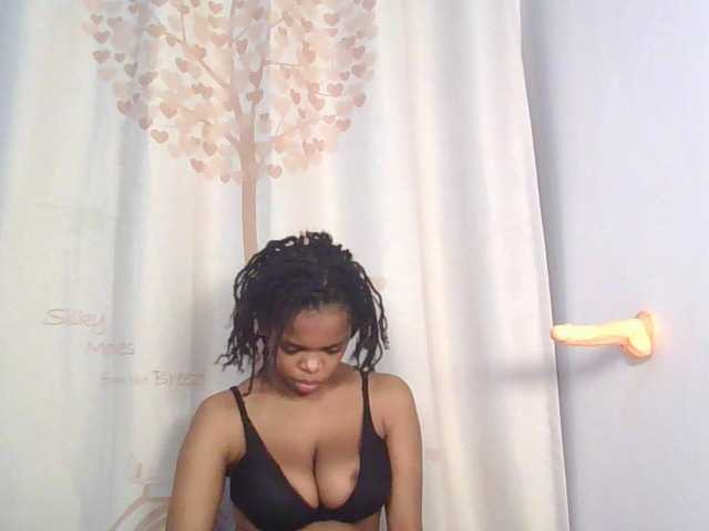 le modèle Spiceydebby est en webcam porno dans un show sur le site bongacams, il possède les tags suivants: Ebony,Brunette,Hairy