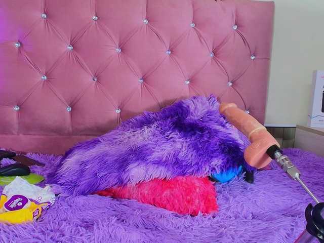 pamela-boobs's BongaCams show and profile