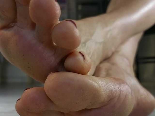 FeetHeelss's BongaCams show and profile