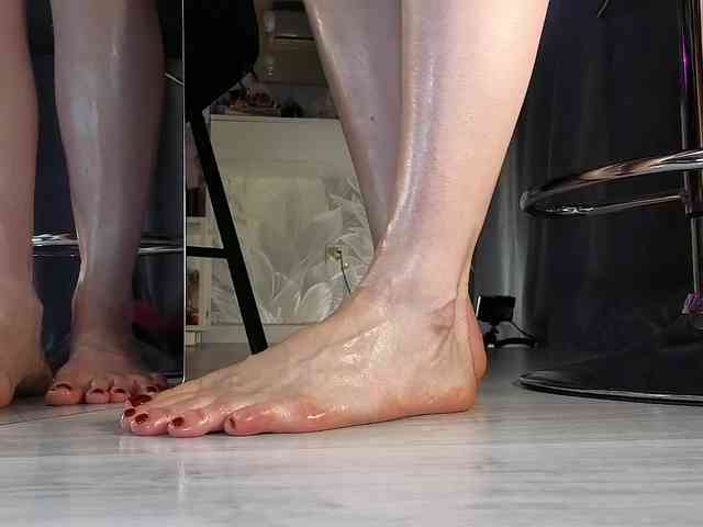 FeetHeelss webcam