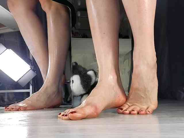 FeetHeelss webcam