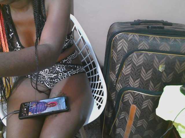 Petitelv – webcam model profile photo