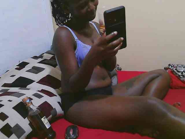 Petitelv Live Webcam on BongaCams