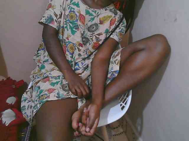 Petitelv Live Webcam on BongaCams