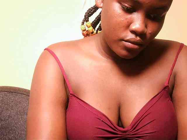 Horny-nasty-bitch webcam