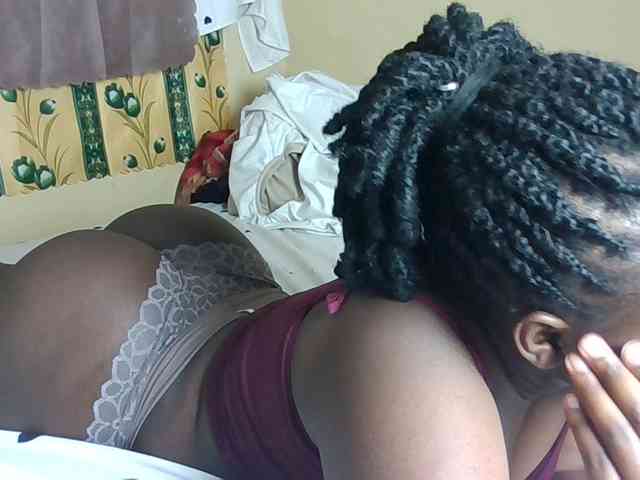 Horny-nasty-bitch webcam