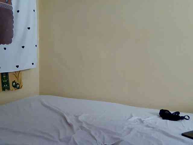 Horny-nasty-bitch webcam