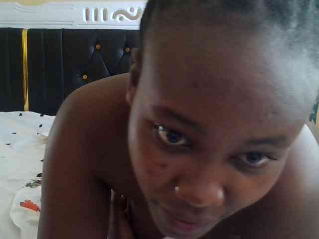 Horny-nasty-bitch webcam