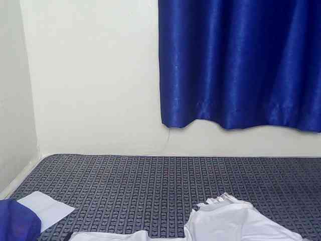 Horny-nasty-bitch webcam