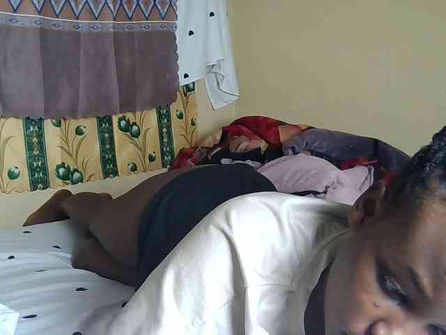 Horny-nasty-bitch webcam