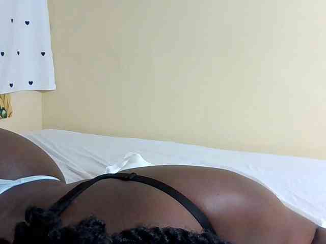 Horny-nasty-bitch webcam