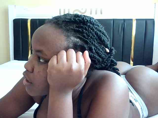 Horny-nasty-bitch webcam