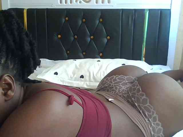 Horny-nasty-bitch webcam