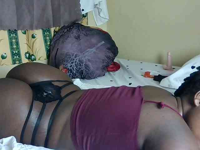 Horny-nasty-bitch webcam