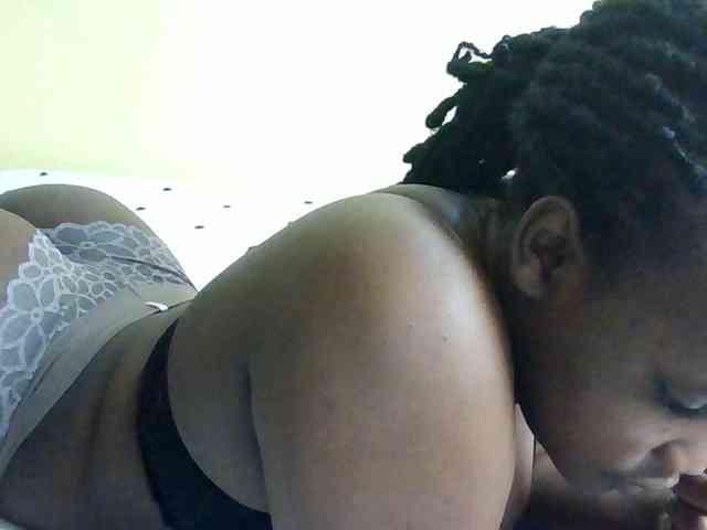 Horny-nasty-bitch webcam