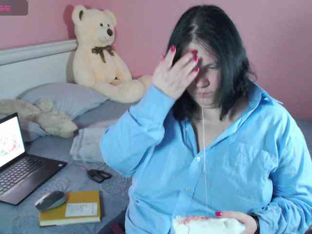 Alexandra-Ray Alexandra-Ray