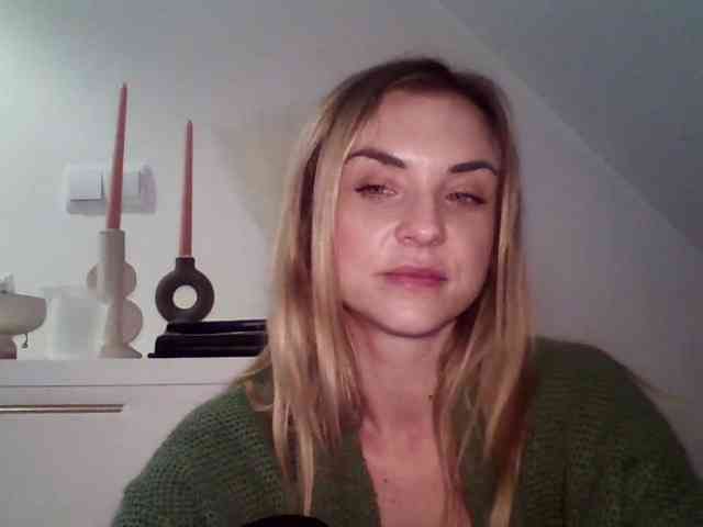 AshleyPerfect webcam