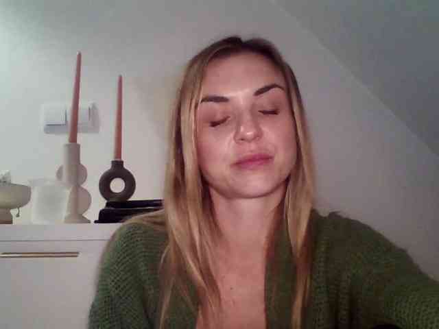 AshleyPerfect webcam