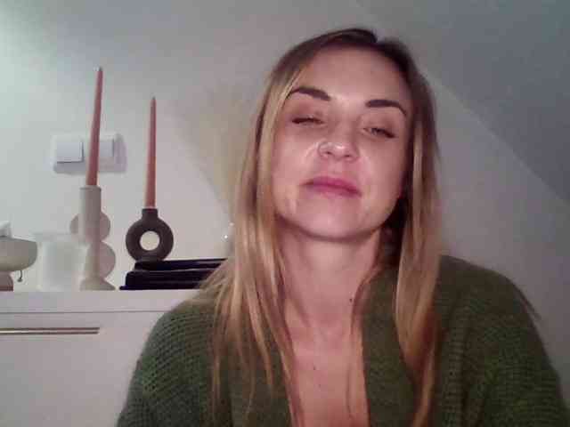 AshleyPerfect webcam