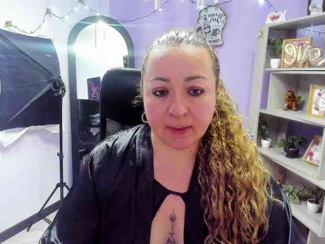 DanyaMilf Live Webcam on BongaCams