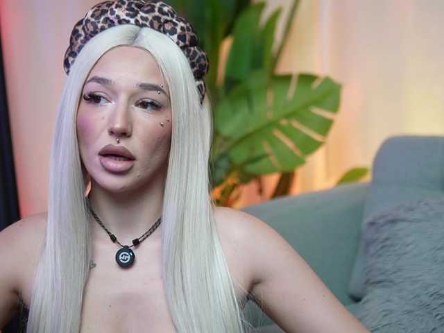 KayleeSmoke's BongaCams show and profile