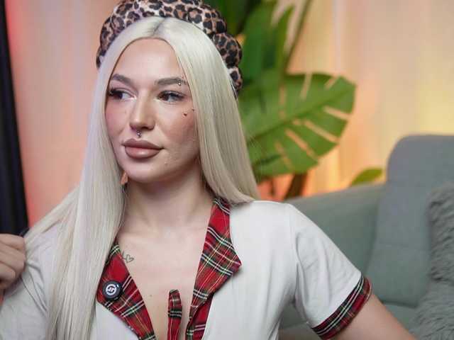 KayleeSmoke's BongaCams show and profile