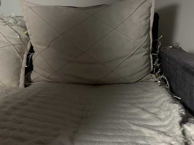 tinyhole's BongaCams show and profile