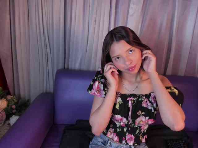 Laura-Serena Live Webcam on BongaCams