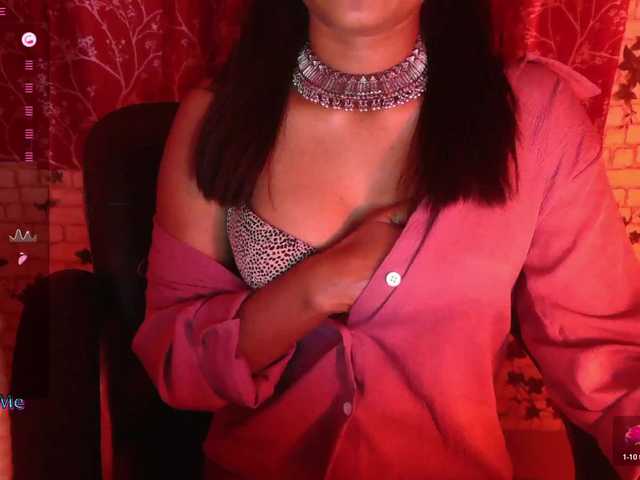 Stripiqueen's BongaCams show and profile