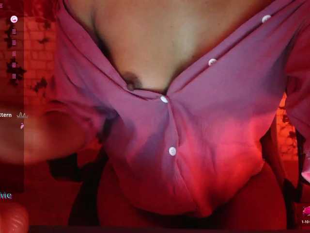 Stripiqueen's BongaCams show and profile