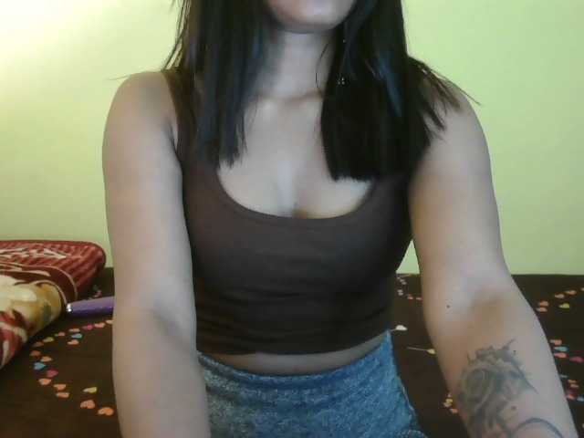 Stripiqueen's BongaCams show and profile