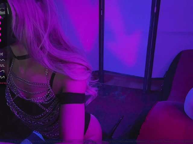 FemEnigma's BongaCams show and profile