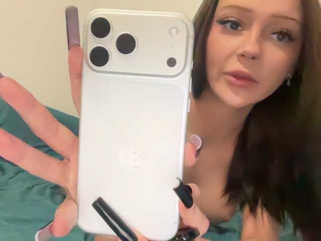 TinnyKitty's BongaCams show and profile