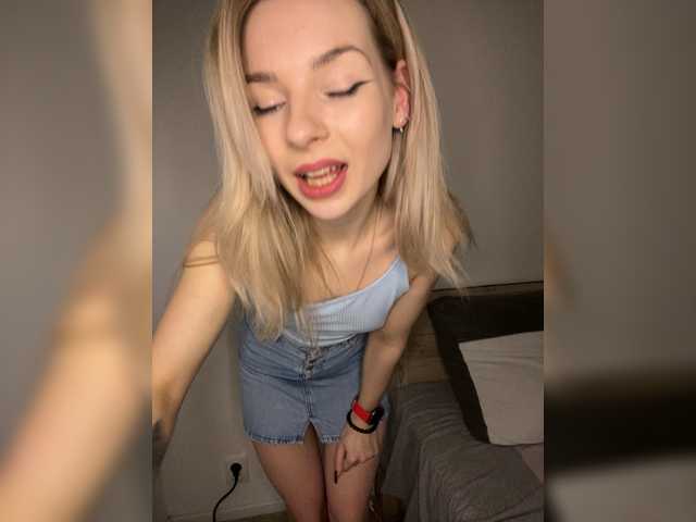 miahollis's BongaCams show and profile