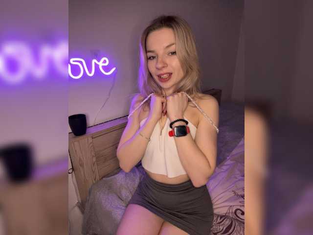 miahollis's BongaCams show and profile