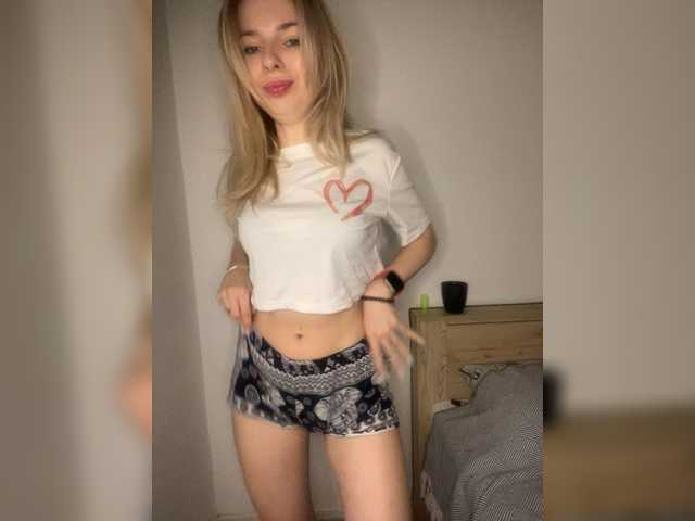miahollis's BongaCams show and profile