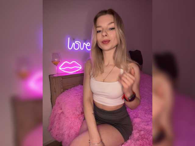 miahollis's BongaCams show and profile