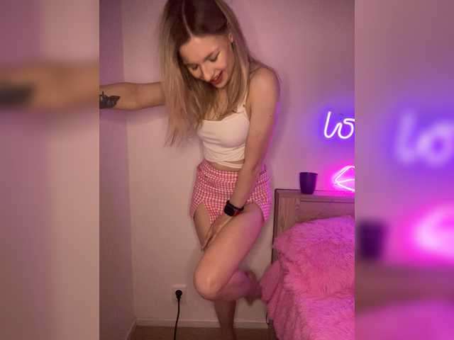 miahollis's BongaCams show and profile