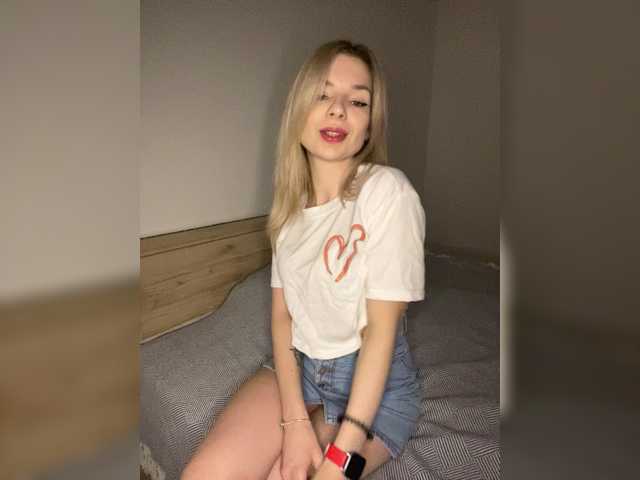 miahollis's BongaCams show and profile